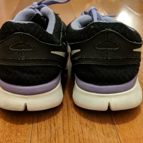 Purple and black nike free run 2 shoes - Picture 6 of 8